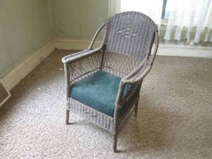 (DLR) Vintage Wicker Chair with Pa...