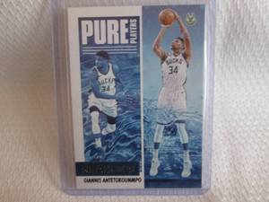2021-22 Hoops Giannis Antetokounmpo...