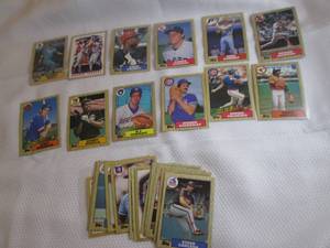 Assorted 1987 Topps Baseball Cards...