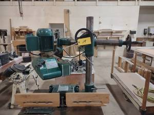 lot 19 image: Powermatic 3-Wheel Feeder, 230 Volt...