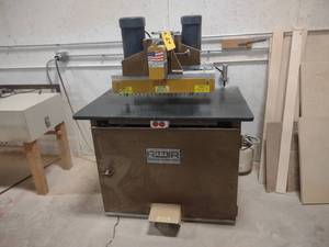 lot 24 image: Ritter Model R46 Inline Boring Mach...