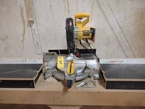 lot 34 image: Dewalt 10 Miter Saw...