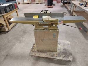 lot 20 image: Powermatic Model 60 8 Jointer, 1.5...