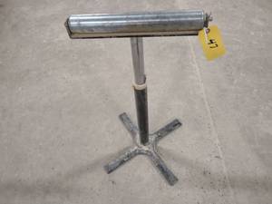 lot 47 image: 16 Roller Work Stand...