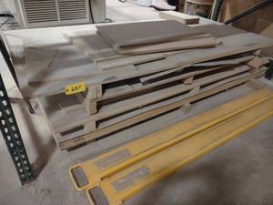 lot 237 image: (5) 4x8x34 Mahogany Faced MDF & Mi...