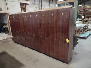 lot 297 image: 10 Door Locker Unit, Disassembles i...