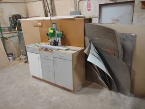 lot 322 image: Laminate Rack with Assorted Laminat...