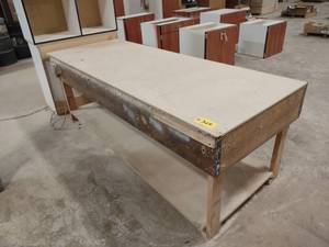 lot 325 image: Table 89x36...