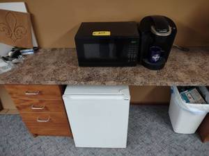 lot 349 image: Refrigerator, Microwave Oven, & Keu...