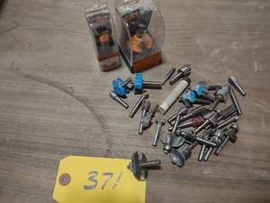 lot 371 image: 14 Router Bits...