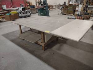 lot 375 image: Table 145x60...