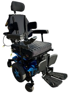 lot 55 image: QUANTUM EDGE 3 POWER WHEELCHAIR,POWER LIFT,TILT,RECLINE,LIGHTS,LOW USAGE CLEAN
