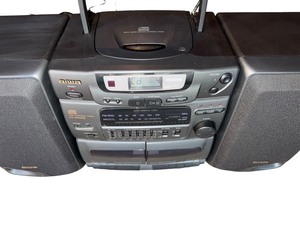 lot 69 image: Aiwa CA-DW400 Boom Box CD Dual Cassette Tuner Carry Component System - TESTED
