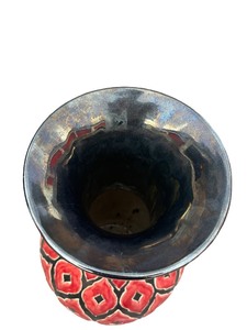 lot 125 image: BLACK & RED VASE