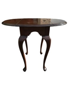 lot 124 image: Elegant Ethan Allen Georgian Court Cherry Queen Anne Drop Leaf End Table