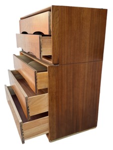 lot 107 image: Vintage Kent-Coffey The Elegante Mid-Century Modern Dresser