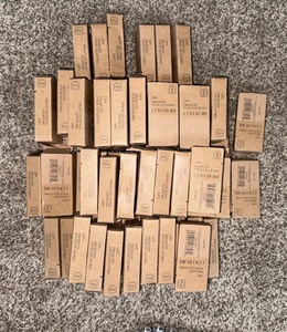 lot 84 image: RE-SELLERS Covergirl lot of 40 Count Lipstick 24 Karat Lip Color Limited New