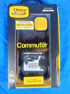 lot 62 image: 2019 iPhone Otter Box Commuter Case
