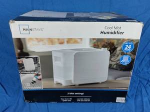 lot 96 image: New Mainstays Humidifier