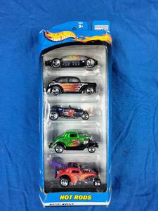 lot 144 image: New Hot Wheels 1 set of 5  Mattel Spider Slam Track Set