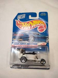 lot 146 image: 4 New Hot Wheels