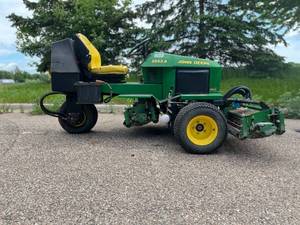 lot 102 image: 2653A John Deere Riding Lawn Mower
