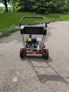 lot 103 image: Toro Greensmaster 800