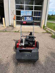 lot 104 image: Toro Greensmaster 800