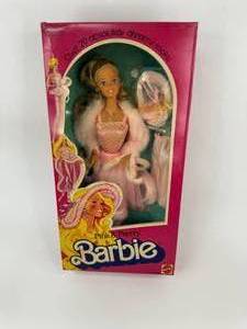 lot 2 image: Vintage 1981 Pink and Pretty Barbie New in Box