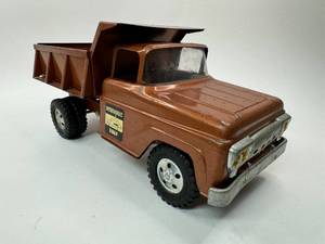 lot 12 image: Vintage Mound Minn Tonka Hydraulic Dump Truck Toy
