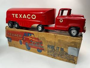 lot 16 image: Vintage Buddy L Texaco Tanker Truck with Box