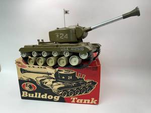 lot 26 image: Remco US Army Bulldog toy Tank with Box