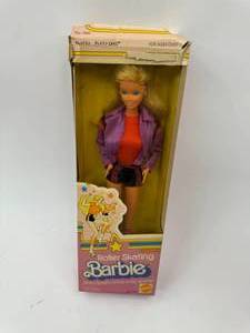 lot 27 image: 1980 Vintage Roller Skating Barbie in Box