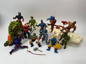lot 44 image: Masters of the Universe Figure Lot with Dragon Walker and Battle Bones