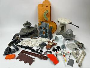 lot 55 image: Vintage Star Wars Playset Toy Lot - Parts Lot 2 of 4