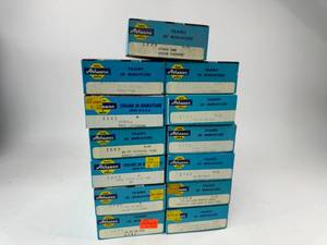 lot 62 image: Lot of 13 HO Scale Athearn Train Cars - Lot 3 of 6
