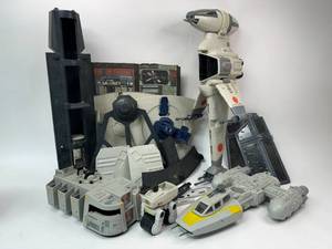 lot 64 image: Vintage Star Wars Playset Vehicle Toy Lot - Parts Lot 4 of 4