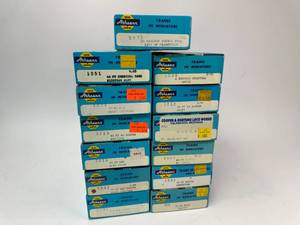 lot 70 image: Lot of 13 HO Scale Athearn Train Cars - Lot 4 of 6