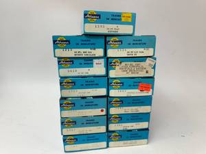 lot 74 image: Lot of 13 HO Scale Athearn Train Cars - Lot 5 of 6