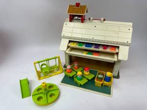 lot 79 image: 1971 Vintage Fisher Price School House Complete
