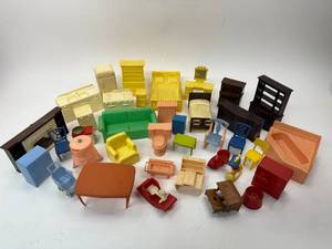 lot 105 image: Vintage Plastic Doll House Furniture Lot