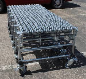 lot 20 image: Extendable Flex Skate Wheel Gravity Conveyor  24 Inch X 20 Ft