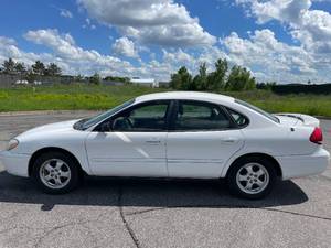 2005 Ford Taurus SE