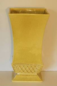 lot 139 image: Red Wing Vase M-1569 Fleck Yellow Glaze and Flower Arranging Lot