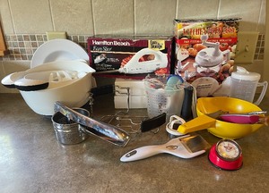 lot 33 image: Small Kitchen Gadget Lot