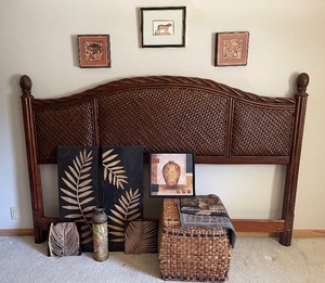 lot 18 image: King Size Wicker Headboard and Decor Lot
