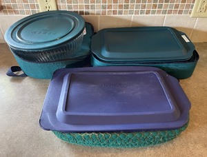 lot 36 image: Pyrex Glass Kitchenware and Insulated Carriers