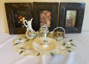 lot 87 image: Floral Decor Lot LevonteLefton