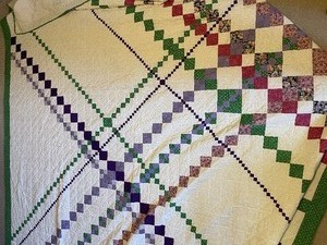 lot 59 image: Handmade Quilt 100 x 105 Diamond Pattern