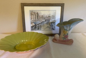 lot 91 image: Vintage Hull Wildflower Cornucopia Vase, Weilware Pottery
